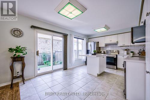 57 Seaside Circle, Brampton (Sandringham-Wellington), ON - Indoor Photo Showing Kitchen