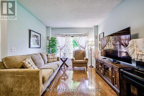 57 Seaside Circle, Brampton (Sandringham-Wellington), ON - Indoor Photo Showing Living Room