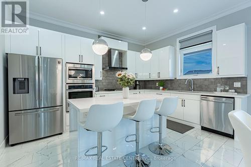 1337 Medway Park Drive, London, ON - Indoor Photo Showing Kitchen With Upgraded Kitchen