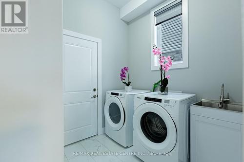 1337 Medway Park Drive, London, ON - Indoor Photo Showing Laundry Room