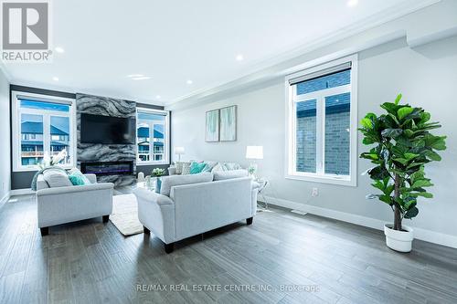 1337 Medway Park Drive, London, ON - Indoor Photo Showing Living Room