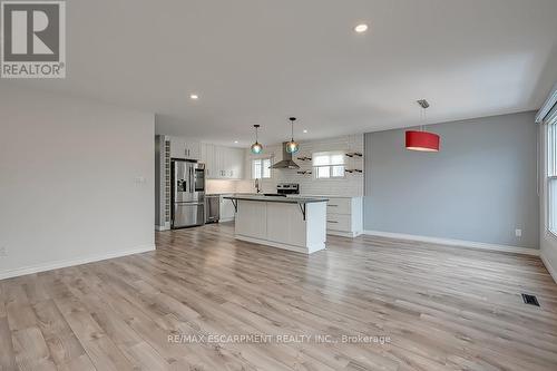 7 Garside Avenue S, Hamilton, ON - Indoor Photo Showing Kitchen