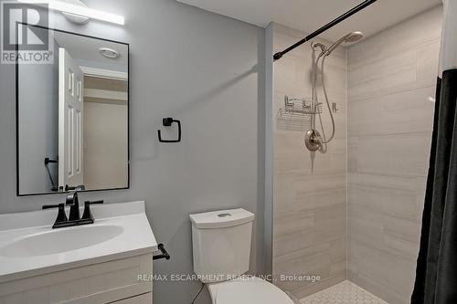 7 Garside Avenue S, Hamilton, ON - Indoor Photo Showing Bathroom