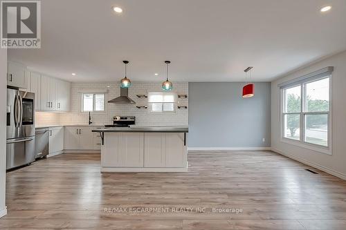 7 Garside Avenue S, Hamilton, ON - Indoor Photo Showing Kitchen With Upgraded Kitchen