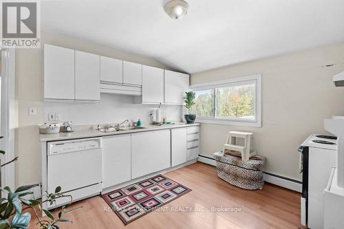 1258 Highway 6 N, Hamilton, ON - Indoor Photo Showing Kitchen