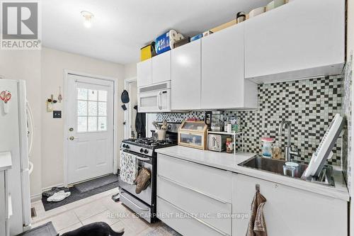 1258 Highway 6 N, Hamilton, ON - Indoor Photo Showing Kitchen