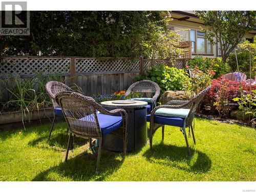 Shared common area out back - 2 1146 Richardson St, Victoria, BC - Outdoor