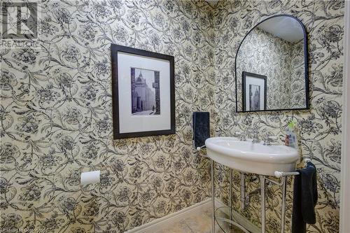 517 Larkspur Lane, Burlington, ON - Indoor Photo Showing Bathroom