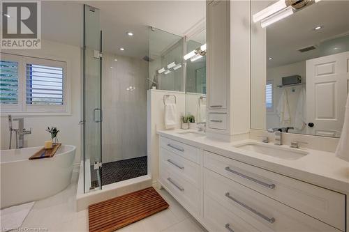 517 Larkspur Lane, Burlington, ON - Indoor Photo Showing Bathroom