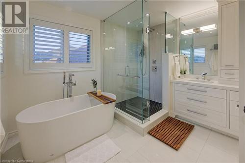 517 Larkspur Lane, Burlington, ON - Indoor Photo Showing Bathroom