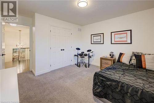 517 Larkspur Lane, Burlington, ON - Indoor Photo Showing Bedroom