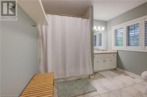 517 Larkspur Lane, Burlington, ON - Indoor Photo Showing Bathroom