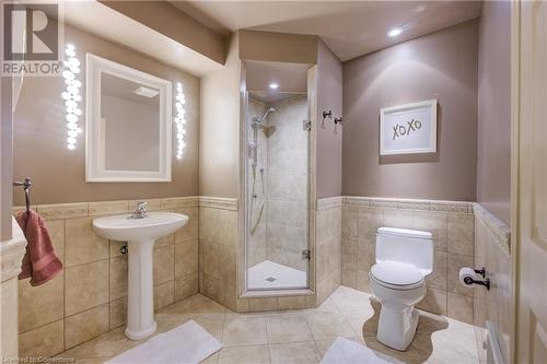 517 Larkspur Lane, Burlington, ON - Indoor Photo Showing Bathroom