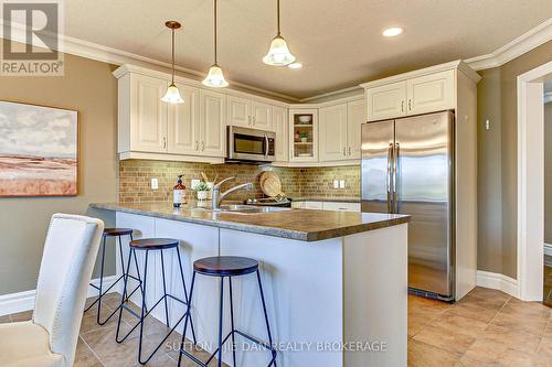 406 Skyline Avenue, London, ON - Indoor Photo Showing Kitchen With Upgraded Kitchen