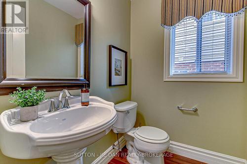 406 Skyline Avenue, London, ON - Indoor Photo Showing Bathroom