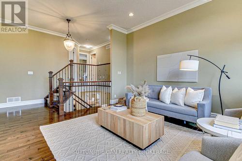 406 Skyline Avenue, London, ON - Indoor Photo Showing Living Room