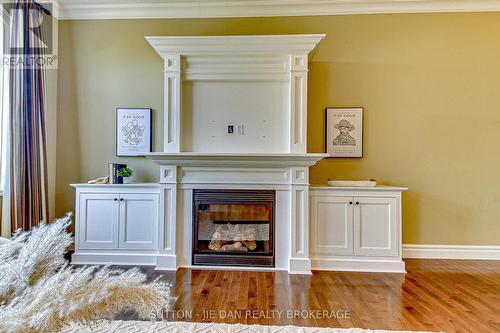 406 Skyline Avenue, London, ON - Indoor With Fireplace