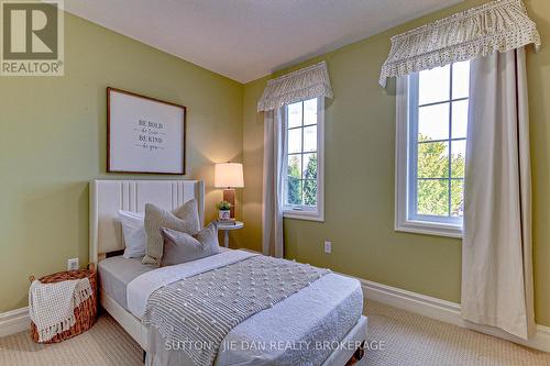 406 Skyline Avenue, London, ON - Indoor Photo Showing Bedroom