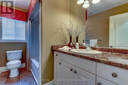 406 Skyline Avenue, London, ON - Indoor Photo Showing Bathroom