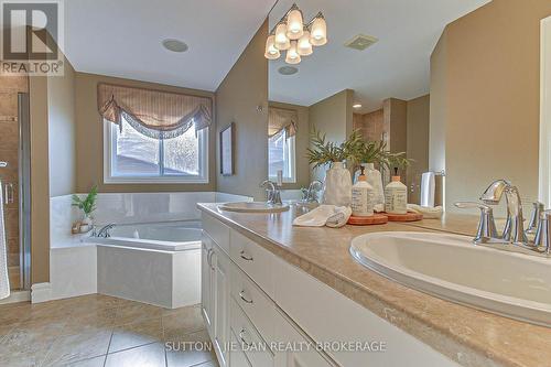 406 Skyline Avenue, London, ON - Indoor Photo Showing Bathroom