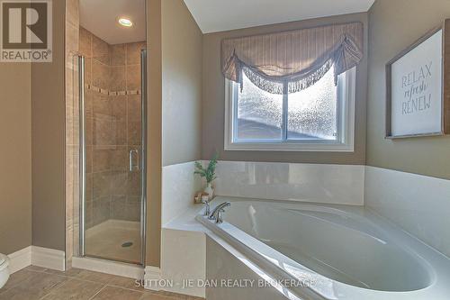 406 Skyline Avenue, London, ON - Indoor Photo Showing Bathroom