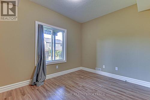 406 Skyline Avenue, London, ON - Indoor Photo Showing Other Room