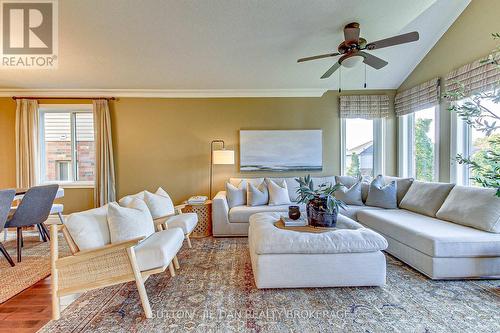 406 Skyline Avenue, London, ON - Indoor Photo Showing Living Room