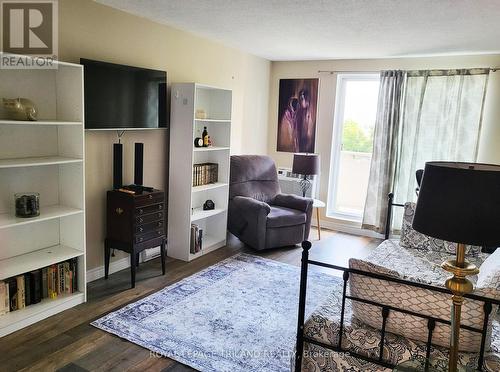 307 - 1104 Jalna Boulevard, London, ON - Indoor Photo Showing Living Room