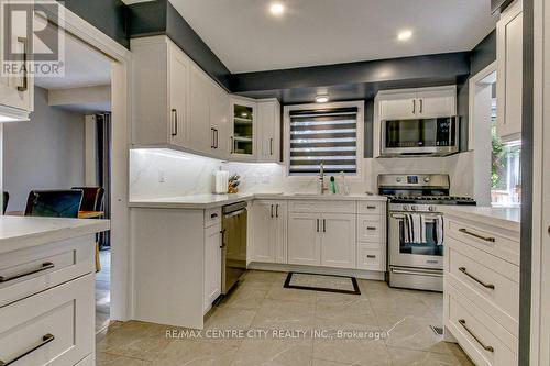 95 Lawrence Avenue, St. Thomas, ON - Indoor Photo Showing Kitchen