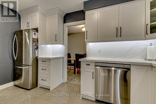 95 Lawrence Avenue, St. Thomas, ON - Indoor Photo Showing Kitchen