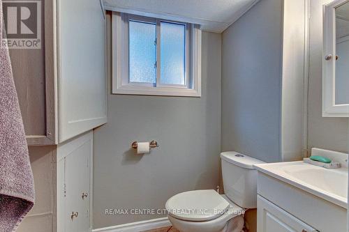 95 Lawrence Avenue, St. Thomas, ON - Indoor Photo Showing Bathroom