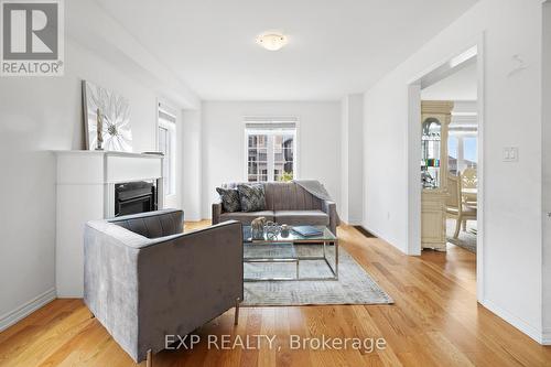 495 Queen Mary Drive, Brampton, ON - Indoor Photo Showing Living Room