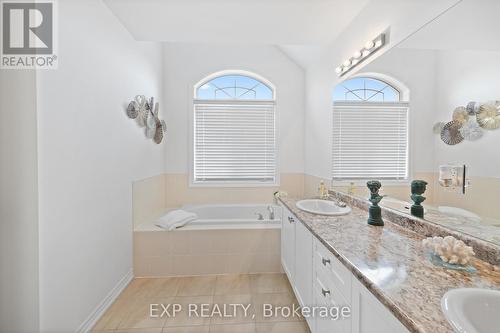 495 Queen Mary Drive, Brampton (Northwest Brampton), ON - Indoor Photo Showing Bathroom