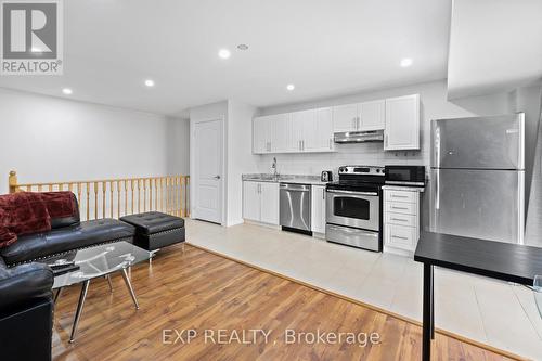 495 Queen Mary Drive, Brampton (Northwest Brampton), ON - Indoor Photo Showing Kitchen