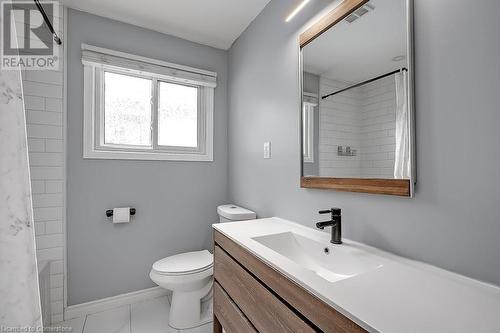 7 Garside Avenue S, Hamilton, ON - Indoor Photo Showing Bathroom