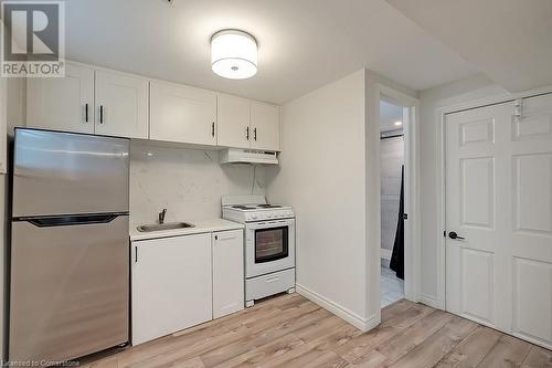 7 Garside Avenue S, Hamilton, ON - Indoor Photo Showing Kitchen