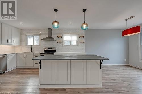 7 Garside Avenue S, Hamilton, ON - Indoor Photo Showing Kitchen With Upgraded Kitchen