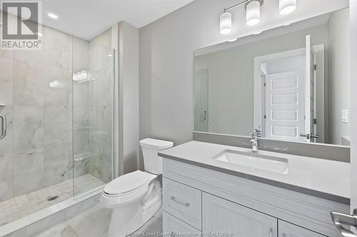 101 Peters Street, Essex, ON - Indoor Photo Showing Bathroom