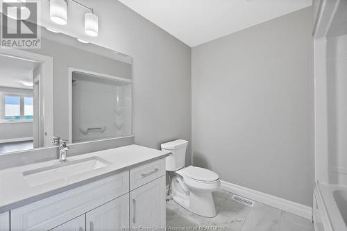 101 Peters Street, Essex, ON - Indoor Photo Showing Bathroom