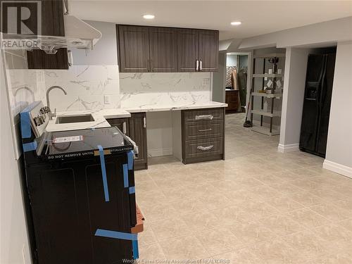 1120 Parkview Avenue Unit# Lower, Windsor, ON - Indoor Photo Showing Kitchen