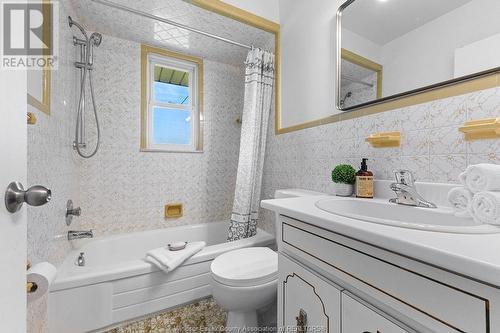 3328 Mckay Avenue, Windsor, ON - Indoor Photo Showing Bathroom