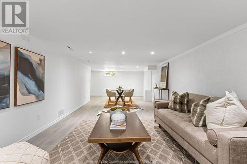 3328 Mckay Avenue, Windsor, ON - Indoor Photo Showing Living Room