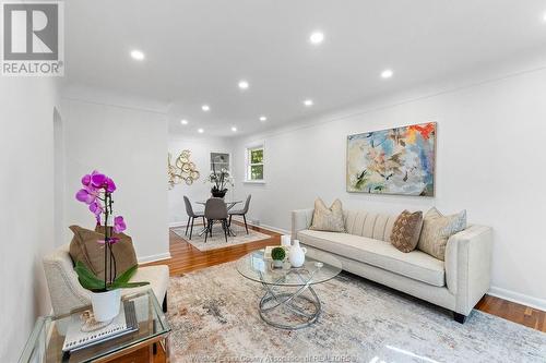 3328 Mckay Avenue, Windsor, ON - Indoor Photo Showing Living Room