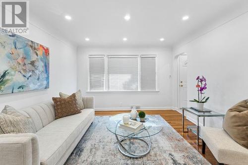 3328 Mckay Avenue, Windsor, ON - Indoor Photo Showing Living Room