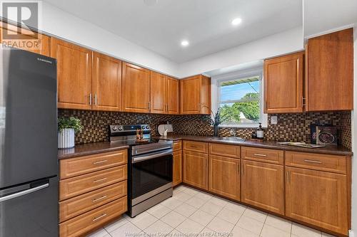 3328 Mckay Avenue, Windsor, ON - Indoor Photo Showing Kitchen