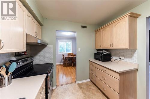 327 Airth Boulevard, Renfrew, ON - Indoor Photo Showing Kitchen