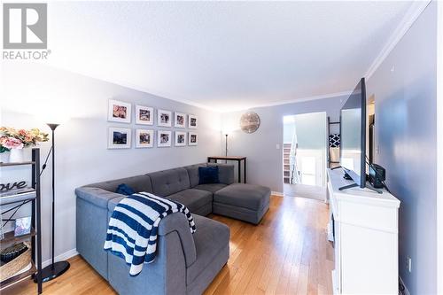 327 Airth Boulevard, Renfrew, ON - Indoor Photo Showing Living Room