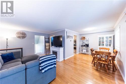 327 Airth Boulevard, Renfrew, ON - Indoor Photo Showing Living Room