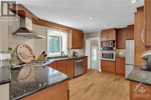 2055 Thorne Avenue, Ottawa, ON - Indoor Photo Showing Kitchen