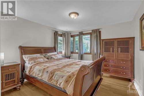 2055 Thorne Avenue, Ottawa, ON - Indoor Photo Showing Bedroom